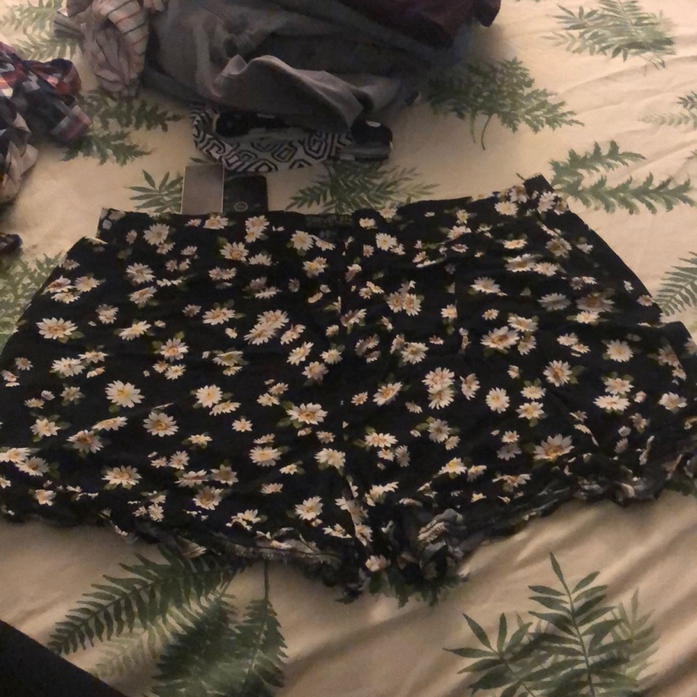 Ruffled high waisted daisy shorts